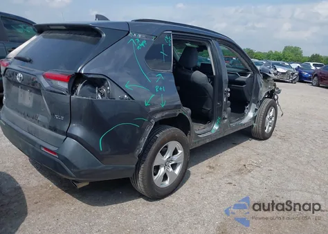 2021 Toyota Rav4 Xle z USA, uszkodzony, nr VIN 2T3W1RFV5MC092028